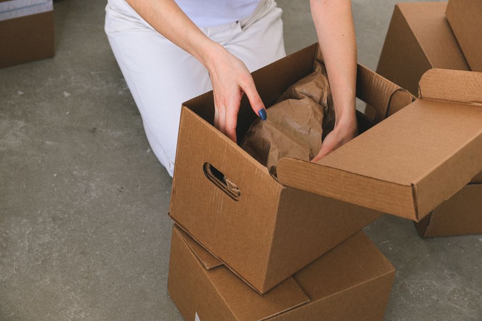 Packing cardboard moving boxes securely